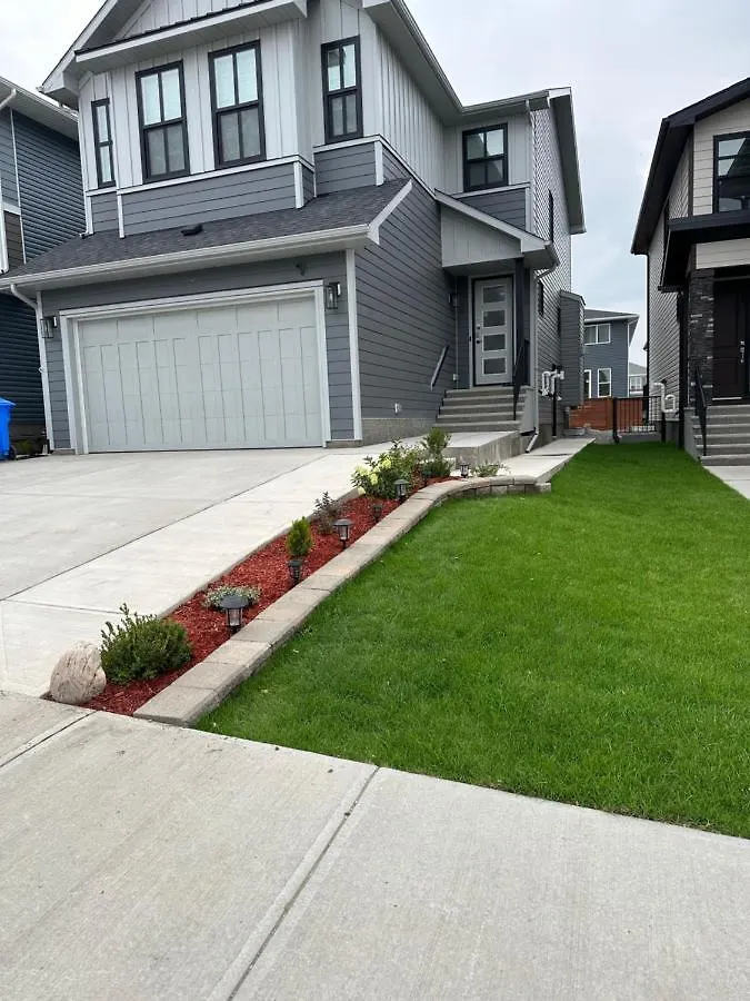 2 Bedroom 2 Washrooms Brand New Beautiful & Cozy Suite Calgary Dom wakacyjny