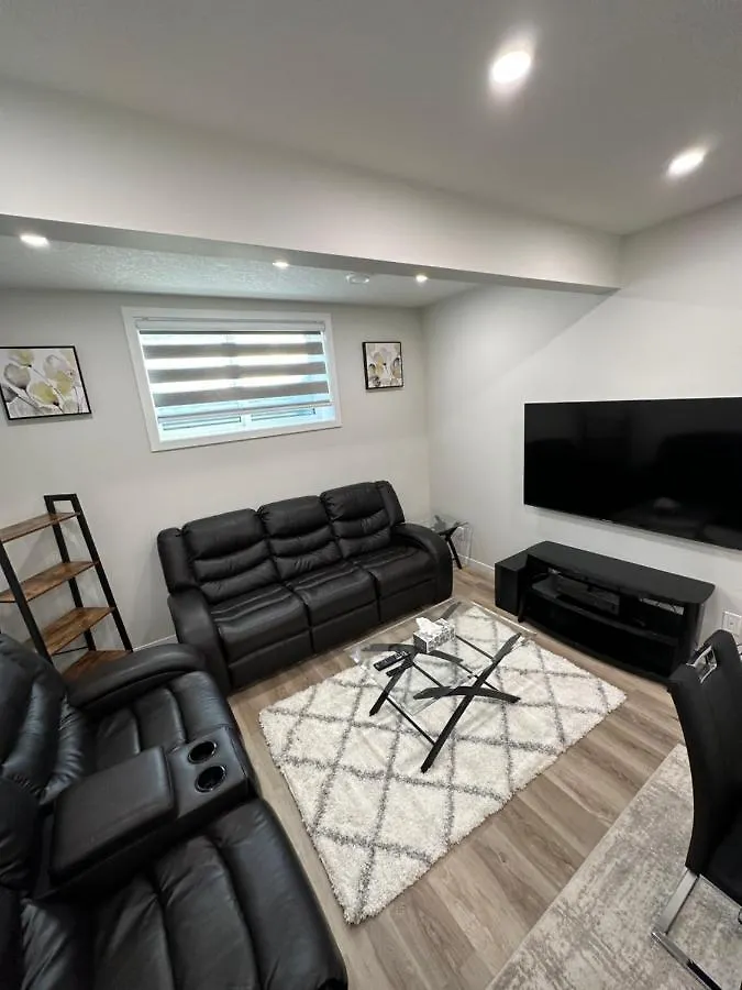 Dom wakacyjny 2 Bedroom 2 Washrooms Brand New Beautiful & Cozy Suite Calgary