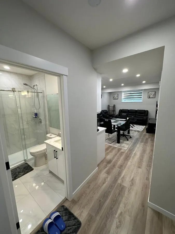 2 Bedroom 2 Washrooms Brand New Beautiful & Cozy Suite Calgary Dom wakacyjny