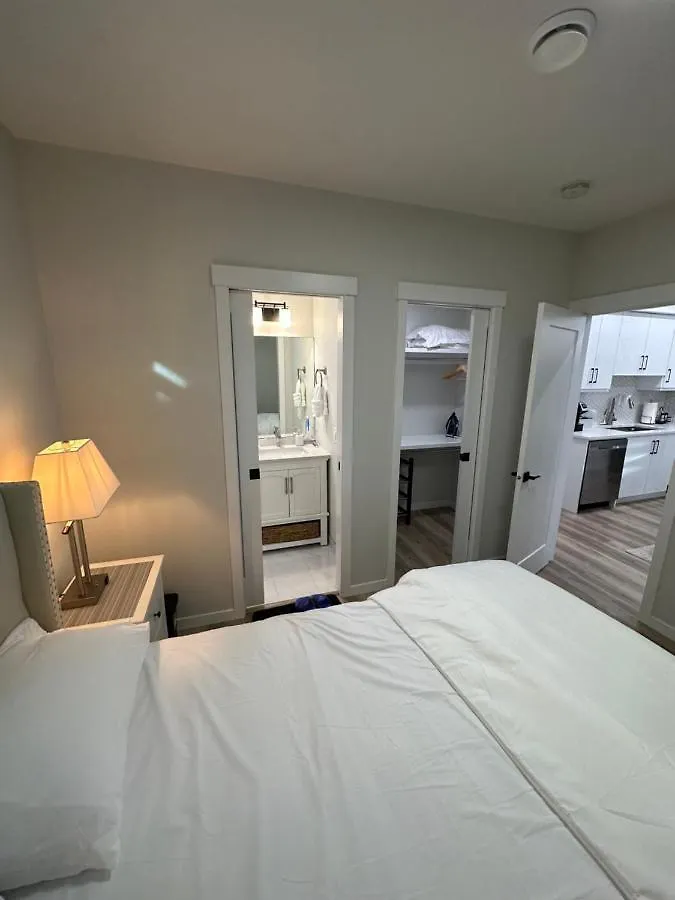 2 Bedroom 2 Washrooms Brand New Beautiful & Cozy Suite YYC
