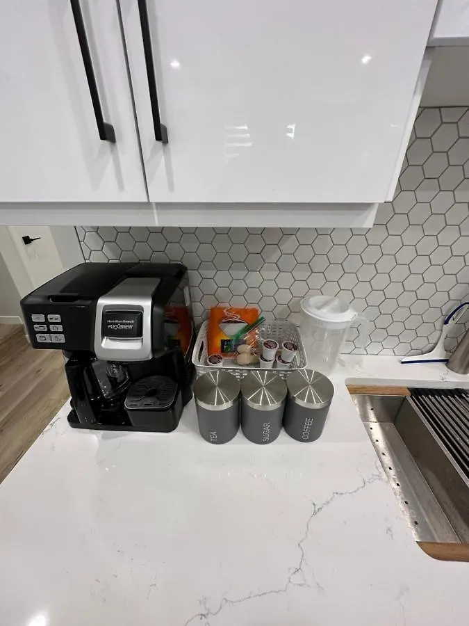 2 Bedroom 2 Washrooms Brand New Beautiful & Cozy Suite YYC 0*,