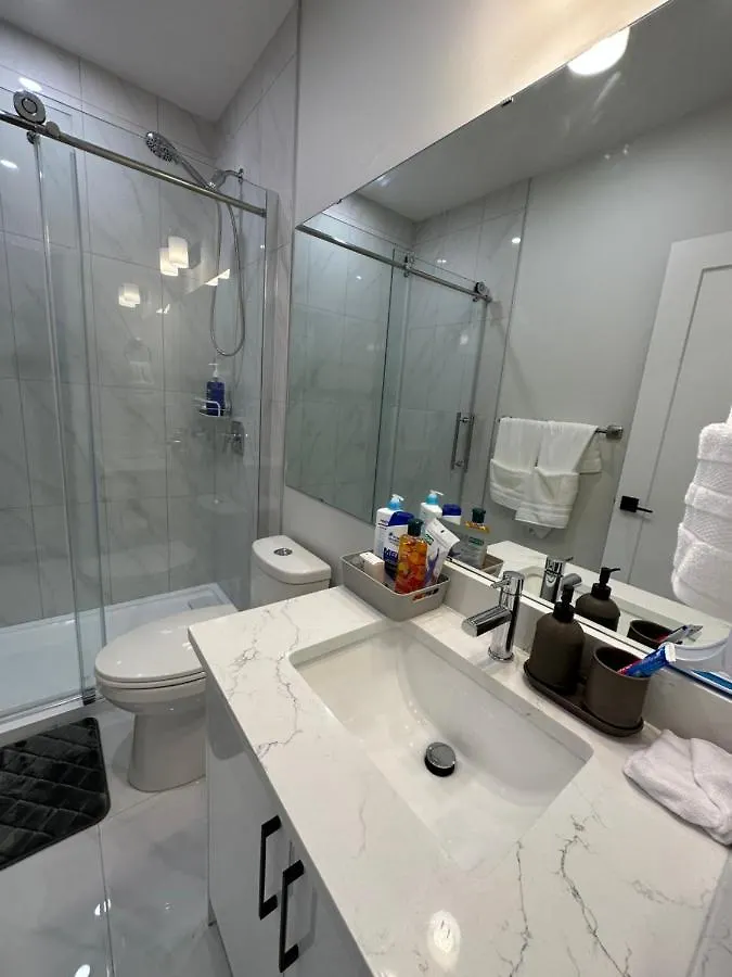 2 Bedroom 2 Washrooms Brand New Beautiful & Cozy Suite Κάλγκαρι Καναδάς